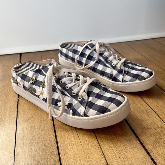 Betsey Johnson Shoes - Betsey Johnson Edna Daisy Bee Embellished Gingham Slip On Sneakers 6.5
